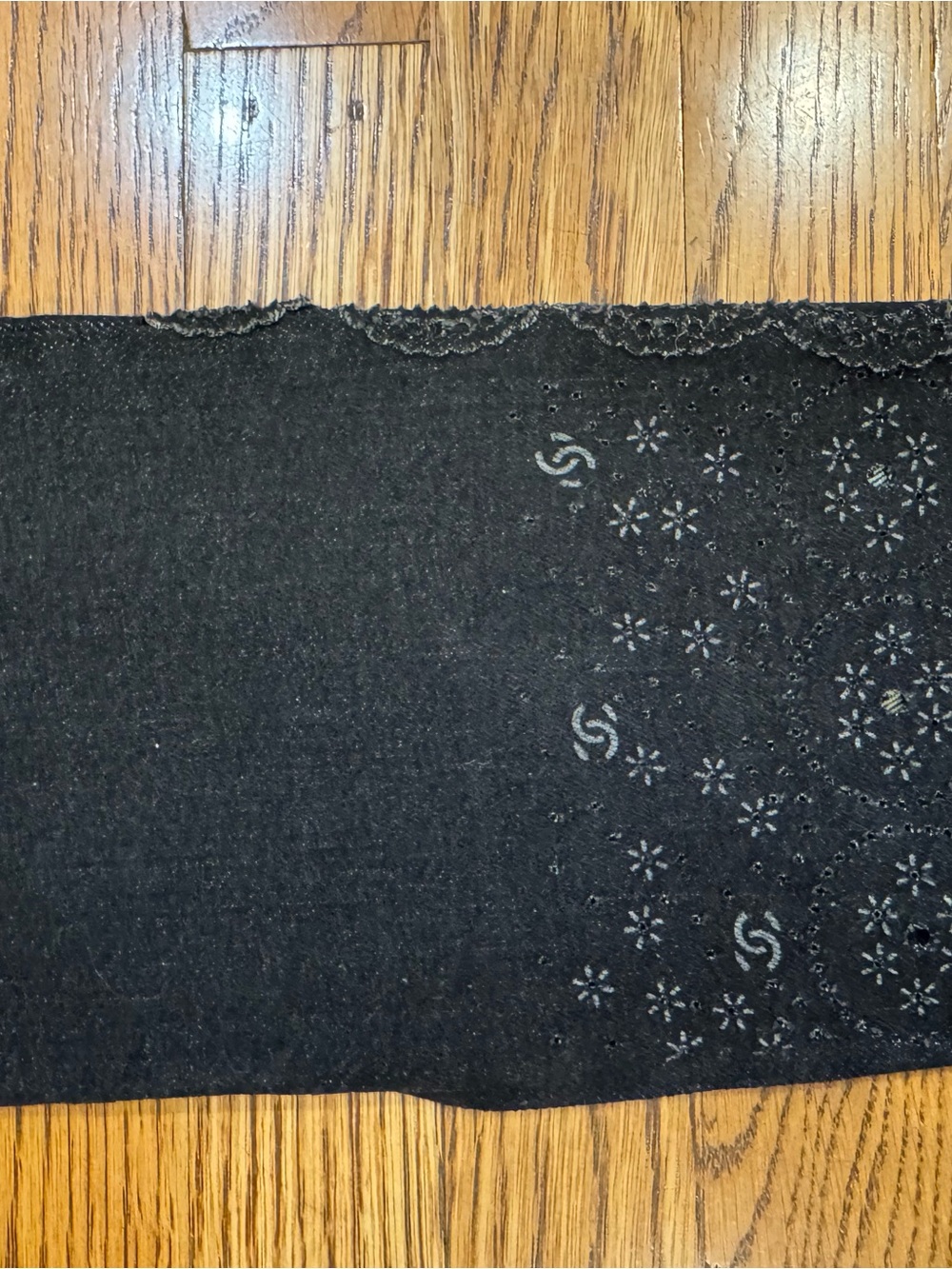 CHANEL Eyelet Hem Zip Ankle Jeans FR 38 - Picture 4 of 8